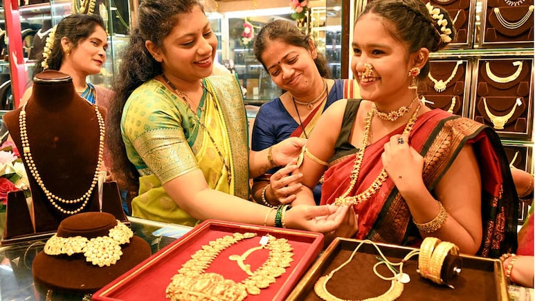 Gold-Silver Prices: सोने-चांदी की कीमतों में आई तेजी, एक्सपर्ट ने खोल दिए राज, जानें अपने शहर के ताजा भाव