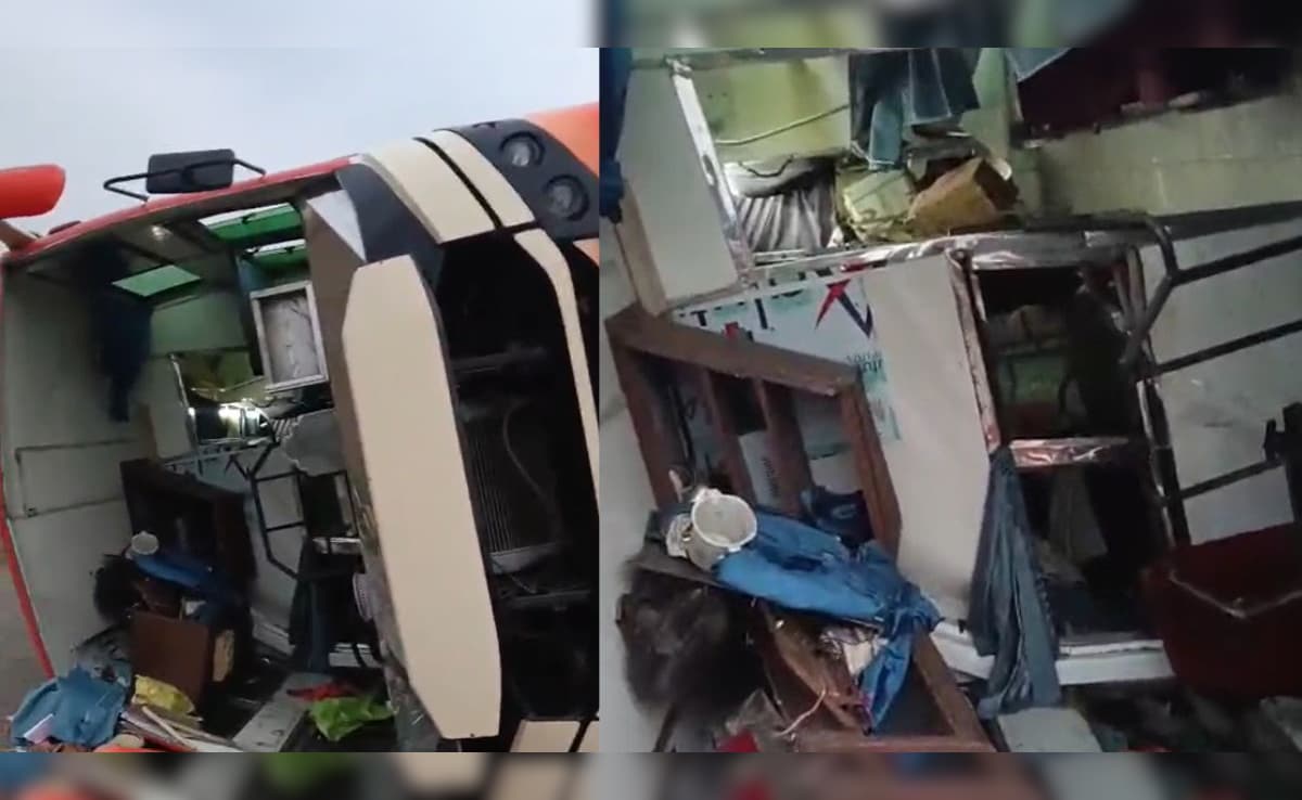 ब‍िहार: ट्रक की टक्कर से बस पलटी, दो दर्जन से अधिक यात्री घायल; 8 की हालत गंभीर