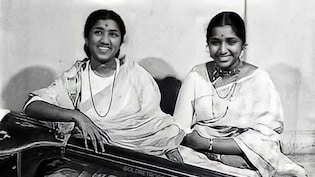 जब Asha Bhosle ने बताया था सफेद साड़ी का वो सच, जिसने उनकी सादगी को आइकॉन बना दिया