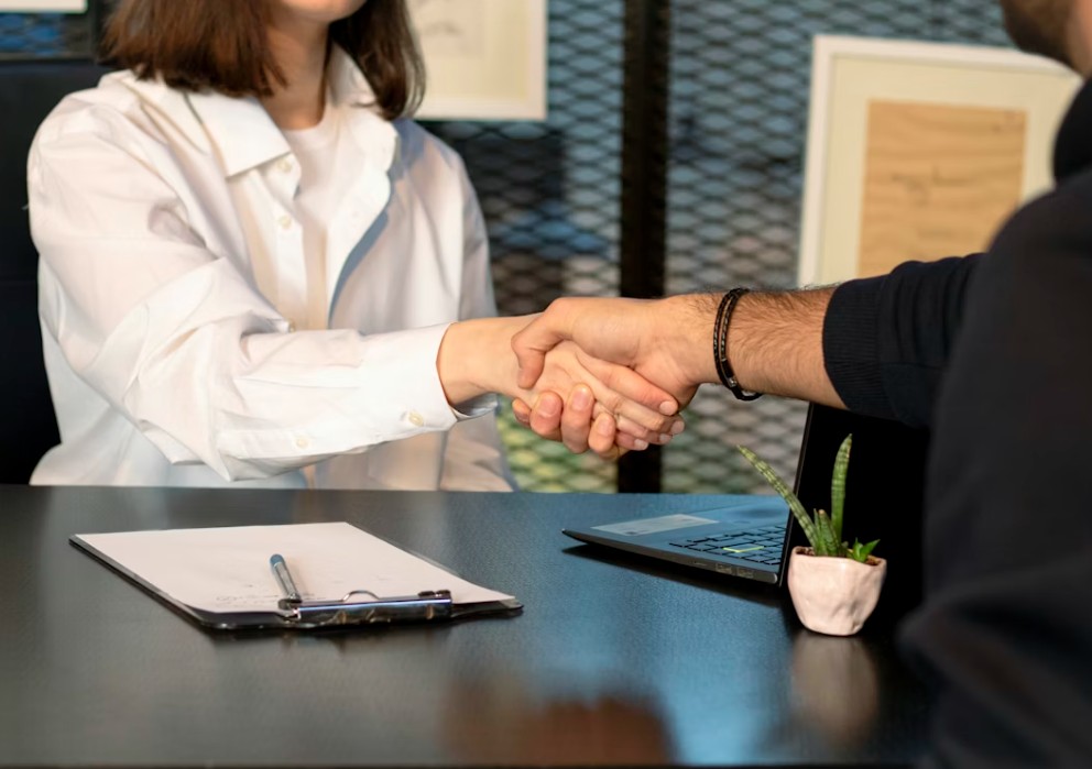 10-Minute Chat, No Resumes: Startup Founder's Hiring Style Sparks Debate