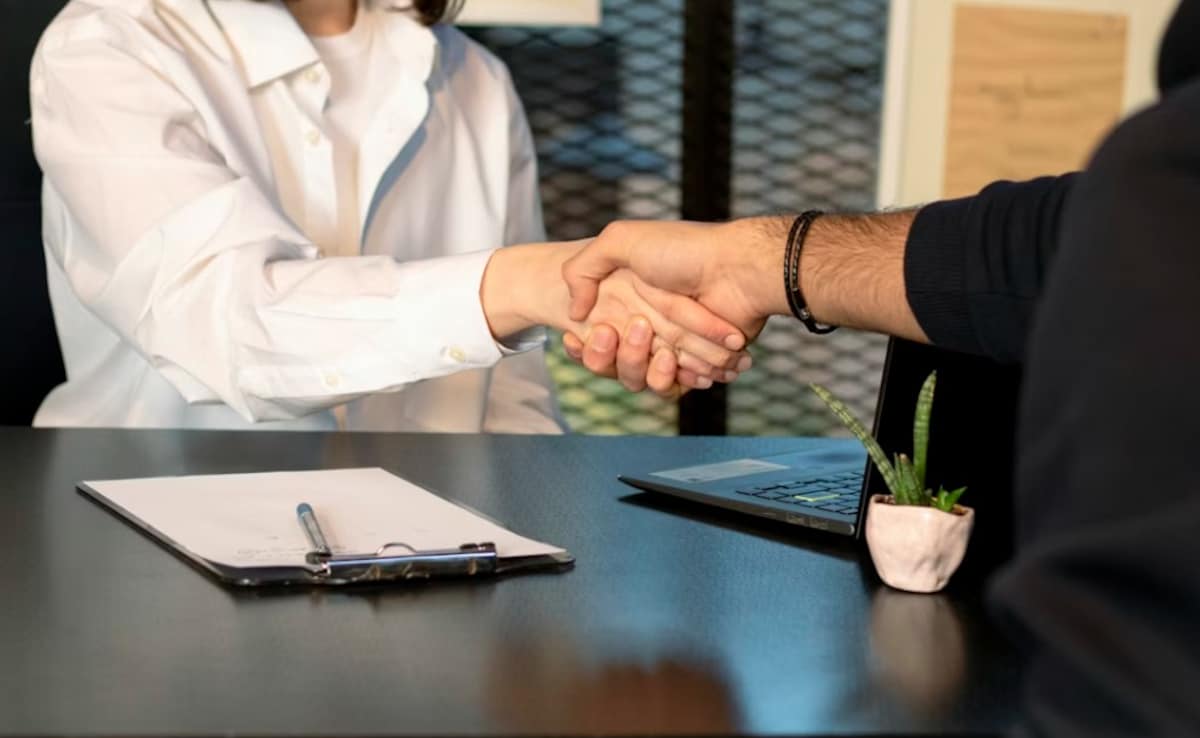 Bengaluru Startup Founder Uses Conversation-Based Hiring, Sparking Debate