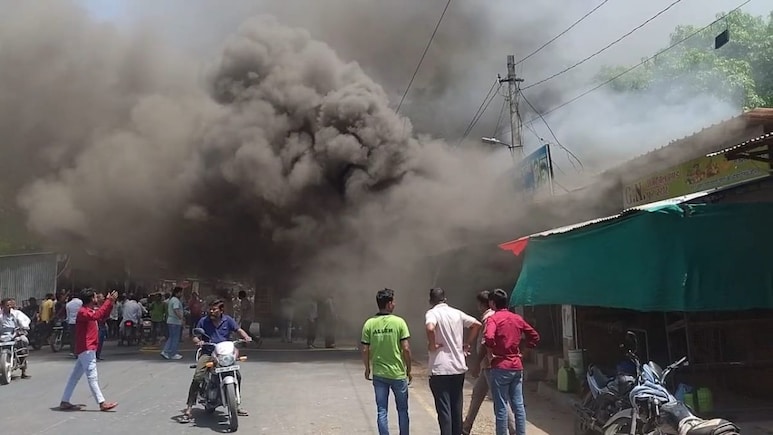 रावतभाटा एनजीटी मार्केट में लगी आग,धमाकों से दहल उठा इलाका; मची अफरा-तफरी