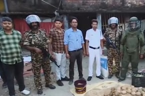 बंगाल में वोटिंग से पहले कई जिलों में चुनाव आयोग की छापेमारी, आखिर क्या है वजह?