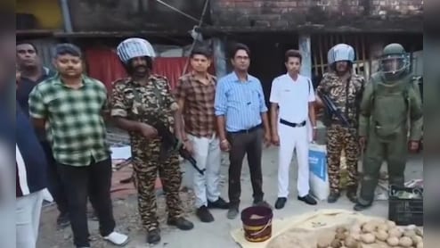 बंगाल में वोटिंग से पहले कई जिलों में चुनाव आयोग की छापेमारी, आखिर क्या है वजह?