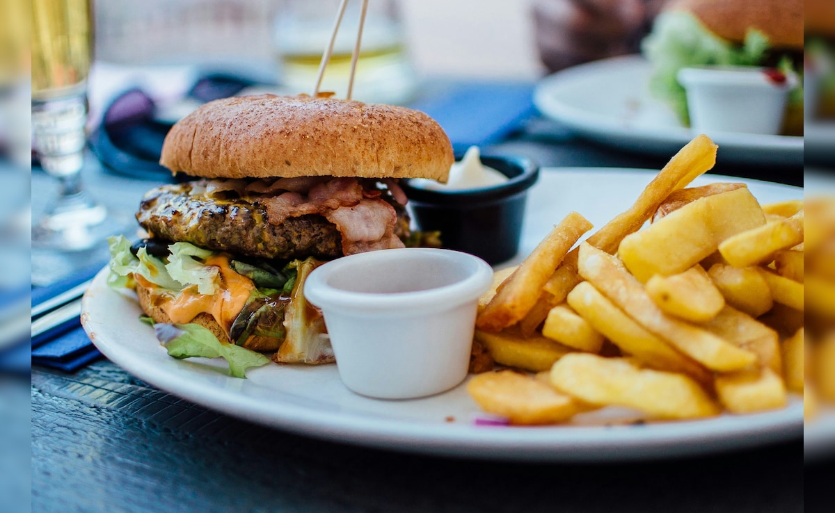 कहीं आपकी प्लेट ही तो नहीं बन रही आपकी कमजोरी की वजह? इन चीजों से बनाकर रखें दूरी