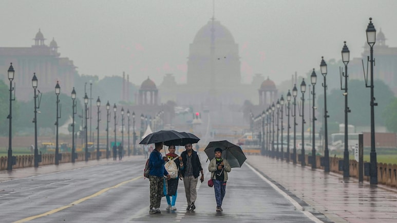 दिल्&zwj;ली एनसीआर में बारिश, हिमाचल में बर्फबारी... मौसम फिर लेने जा रहा करवट, IMD ने जारी किया अलर्ट