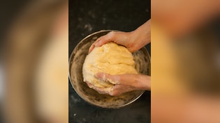 फ्रिज में रखा आटा काला क्यों पड़ता है? गूंथा हुआ आटा फ्रेश रखने के तरीके