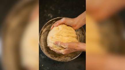 फ्रिज में रखा आटा काला क्यों पड़ जाता है? जानिए इसे फ्रेश रखने का सही तरीका