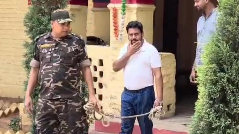 "किसी को बताया तो स्कूल से निकाल दूंगा", 14 साल की बच्ची के साथ छेड़छाड़ करता था प्रिंसिपल, 6 महीने बाद खुलासा