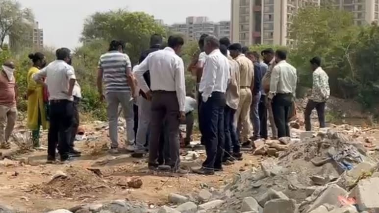 दूध पीती बच्ची थी, अहमदाबाद में बैटर ने कैसे ले ली 3 साल की बच्ची की जान? फॉरेंसिक टीम ने कब्र से निकाली लाश