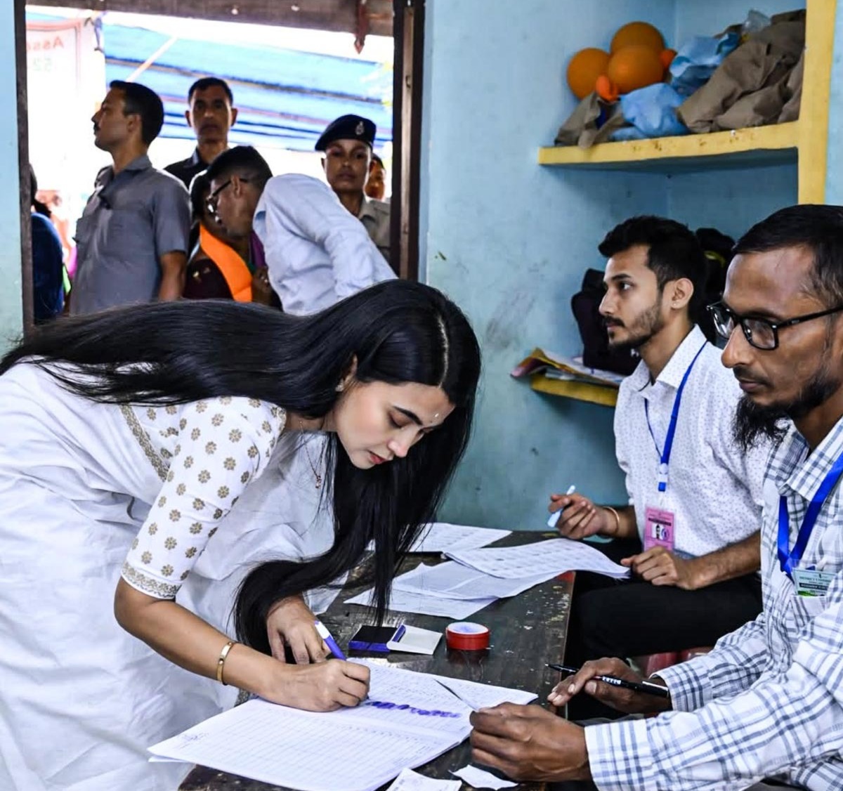 असम चुनाव में लाइमलाइट ले गई बीजेपी नेता की पत्नी, इस पॉपुलर चेहरे को जानते हैं आप? जीत चुकी हैं 2 नेशनल अवॉर्ड