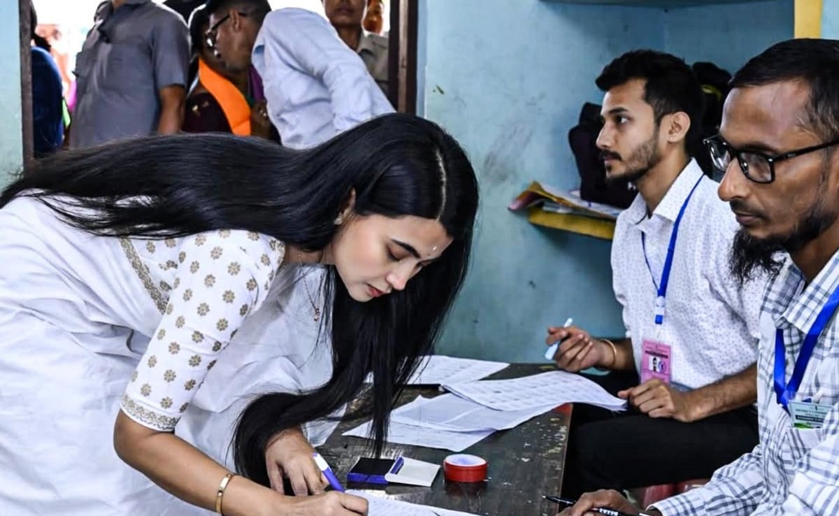 असम चुनाव में लाइमलाइट ले गई बीजेपी नेता की पत्नी, जानते हैं आप? जीत चुकी है 2 नेशनल अवार्ड