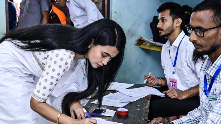 असम चुनाव में लाइमलाइट ले गई बीजेपी नेता की पत्नी, इस पॉपुलर चेहरे को जानते हैं आप? जीत चुकी हैं 2 नेशनल अवॉर्ड