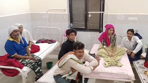 राजस्थान के सरकारी अस्पताल में परोसी गई 'कीड़े' वाली खिचड़ी, मरीज बोले- बीमारी से नहीं, सिस्टम से मर जाएंगे