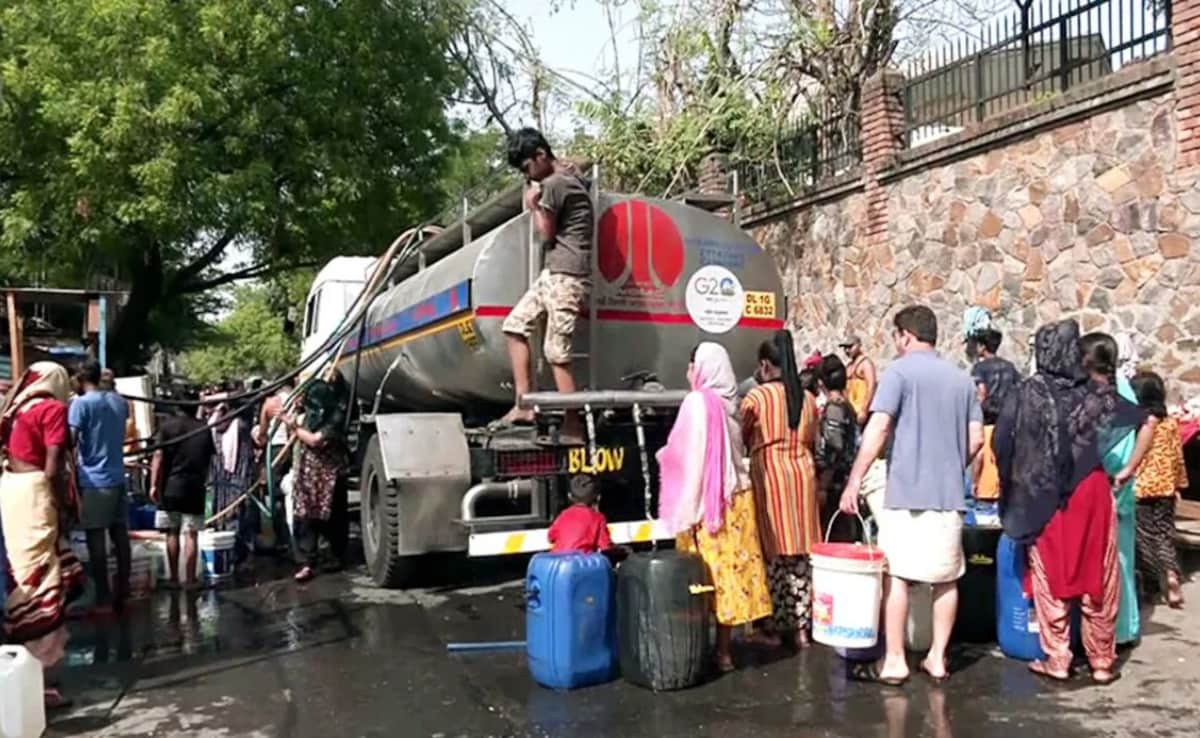 महाराष्ट्र में जलसंकट: मुंबई में आज से पानी की कटौती, छत्रपती संभाजीनगर में दौड़ाए जा रहे टैंकर