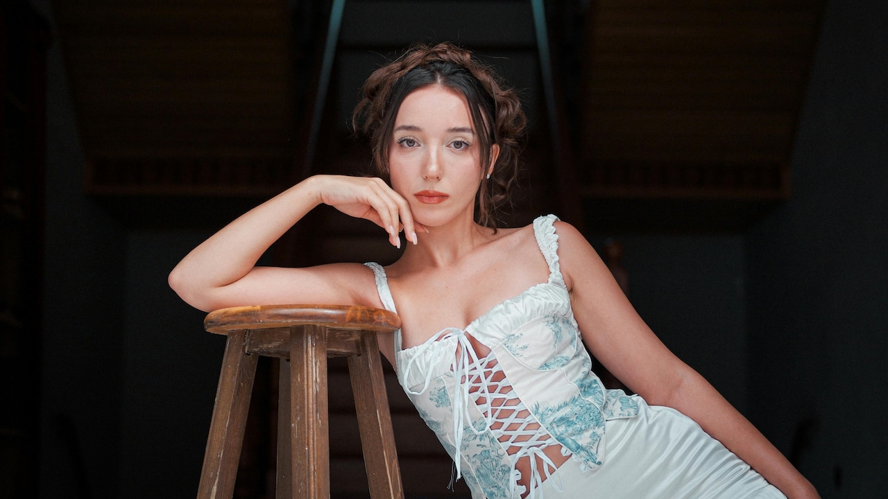 Best Corset Tops For Heavy Busts That Offer Support And All-Day Comfort