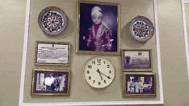 अपनी पुश्तैनी हवेली में छोटे नवाब 