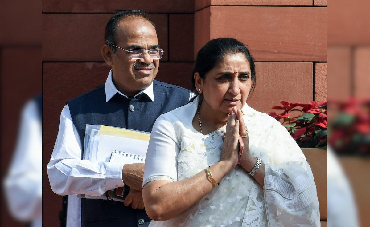 बारामती में सुनेत्रा पवार की गुहार के बावजूद कांग्रेस ने उतारा उम्मीदवार, आकाश मोरे होंगे मैदान में