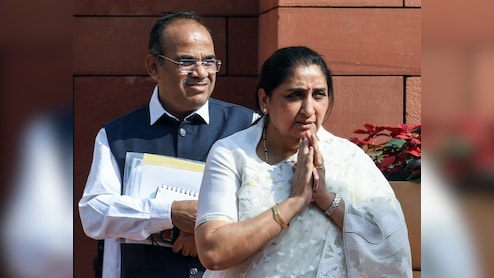 बारामती में सुनेत्रा पवार की गुहार के बावजूद कांग्रेस ने उतारा उम्मीदवार, आकाश मोरे होंगे मैदान में