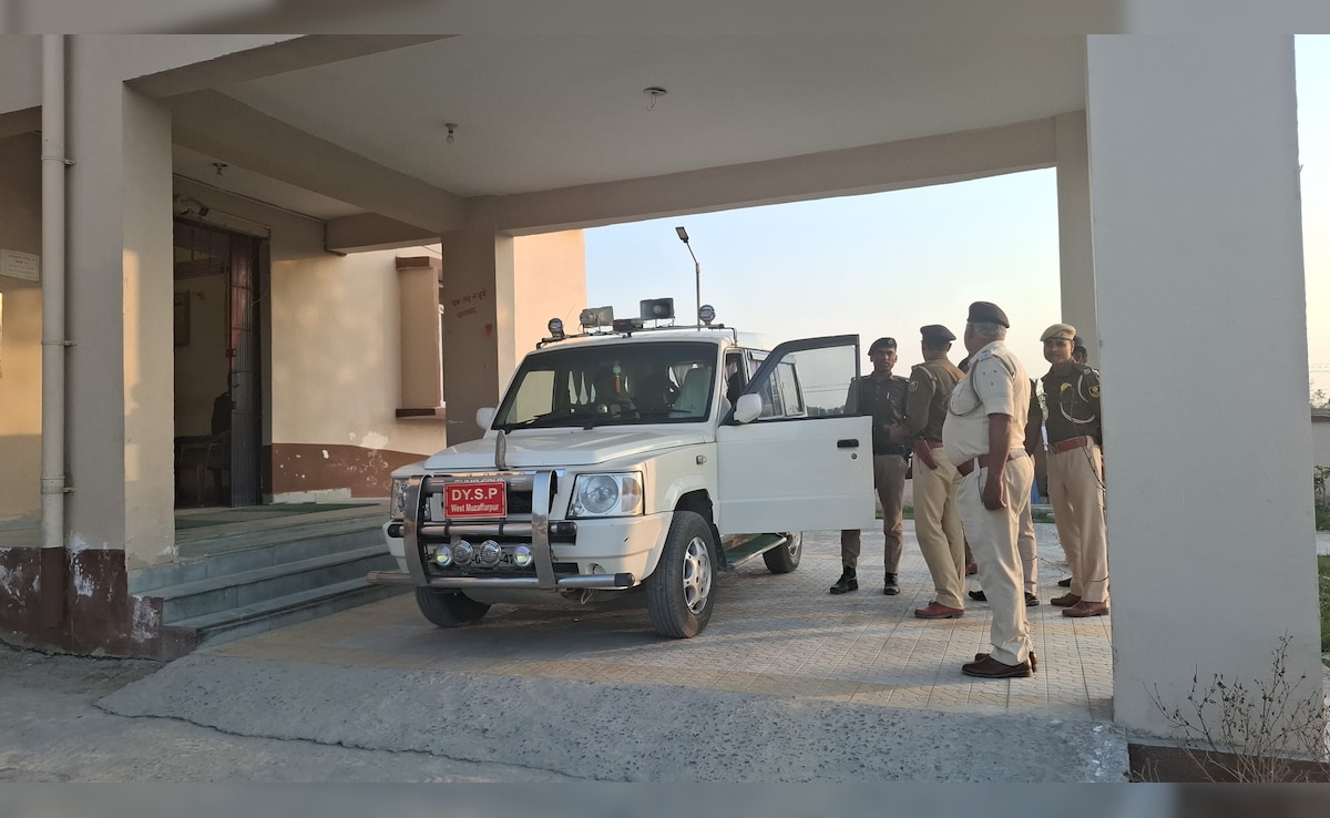 बिहार: मुजफ्फरपुर में टीचर ने नाबालिग छात्रा से किया रेप, घटना का पता चलते ही आक्रोशित हुए लोग