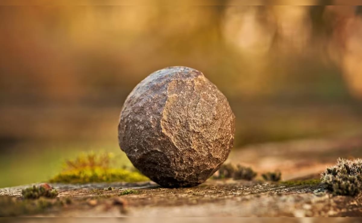 इजराइल की खुदाई में निकली 2100 साल पुरानी गोली, दुश्मनों के लिए खुदा है खौफनाक ताना!