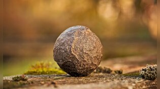 इजराइल की खुदाई में निकली 2100 साल पुरानी गोली, दुश्मनों के लिए खुदा है खौफनाक ताना!