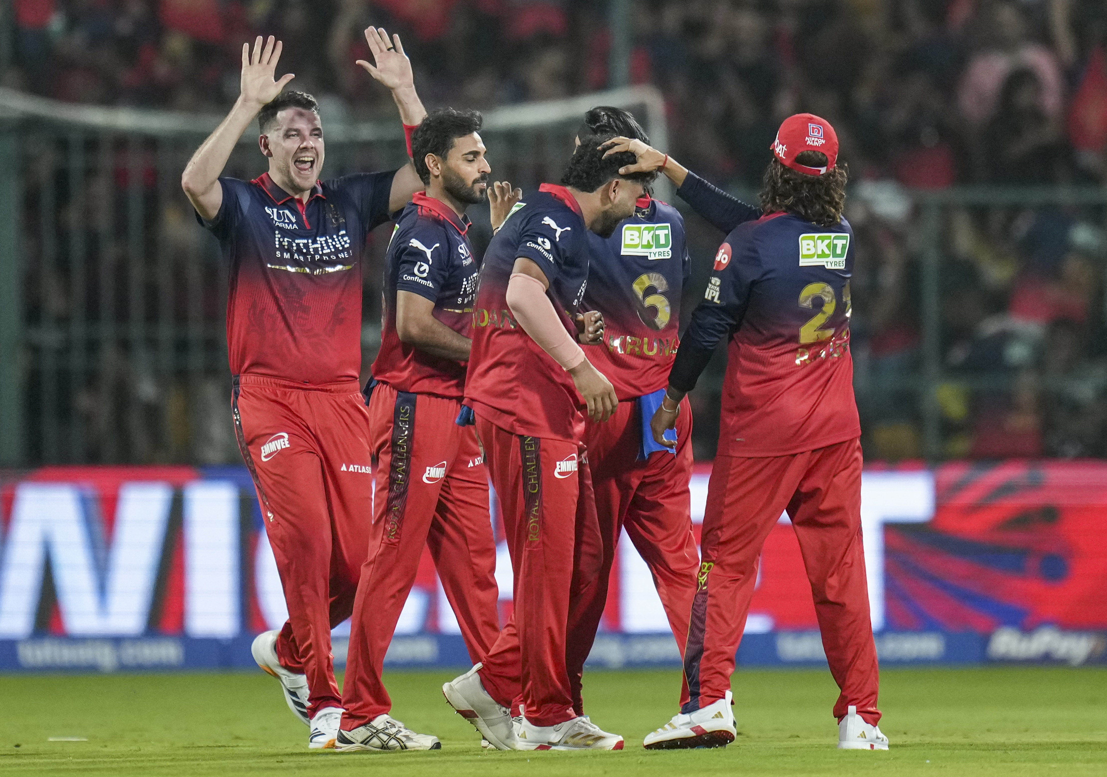 RCB vs CSK,&nbsp;IPL&nbsp;2026&nbsp;Live Score: सरफराज ने पावरप्ले में फिफ्टी ठोक रचा इतिहास, चेन्नई को 108 पर छठा झटका