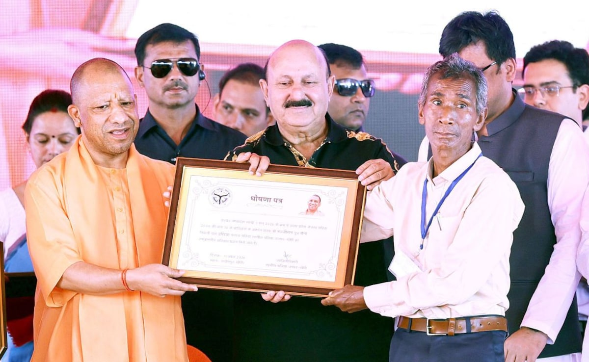 331 बांग्लादेशी हिंदू परिवारों को UP में मिला जमीन का पट्टा, योगी बोले- पाकिस्तान अभी और टुकड़ों में बंटेगा