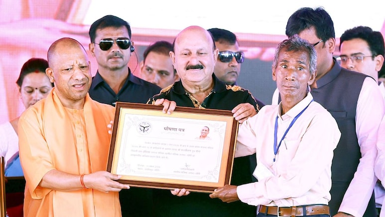 331 बांग्लादेशी हिंदू परिवारों को UP में मिला जमीन का पट्टा, योगी बोले- पाकिस्तान अभी और टुकड़ों में बंटेगा