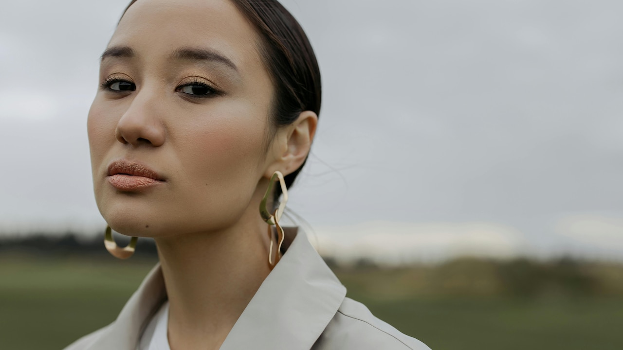 Why Do Earrings Hurt By Evening? Lightweight Designs That Work Why Do Earrings Hurt By Evening? Lightweight Designs That Work