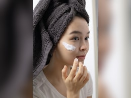 Skin Flooding Trend: 2026 में वायरल हुआ ये स्किनकेयर तरीका, जानिए कैसे देता है ग्लोइंग स्किन