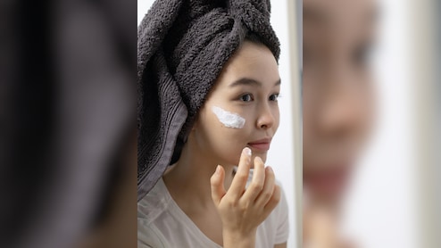 Skin Flooding Trend: 2026 में वायरल हुआ ये स्किनकेयर तरीका, जानिए कैसे देता है ग्लोइंग स्किन