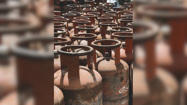 क्&zwj;या आप जानते हैं LPG, PNG, CNG, LNG का फुलफॉर्म,  एक-दूसरे से कितना अलग होती हैं ये GAS