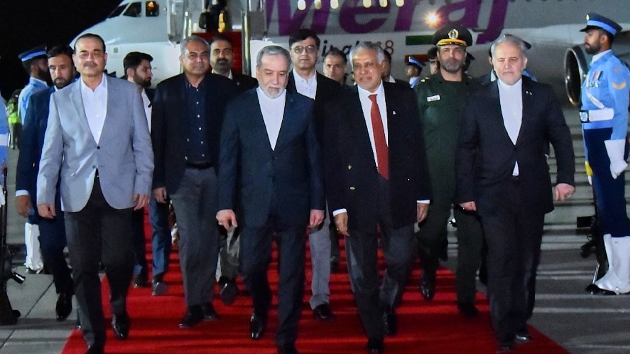 Iranian Foreign Minister Arrives in Islamabad Ahead Of Renewed Iran-US Talks