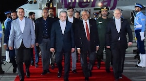 Iranian Foreign Minister Arrives in Islamabad Ahead Of Renewed Iran-US Talks