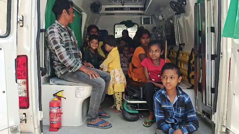 शर्मनाक! 1 एम्बुलेंस में 7 मरीज और 10 परिजन, बिहार की स्वास्थ्य व्यवस्था ने 'तोड़ा दम', देखिए बदहाली की तस्वीर