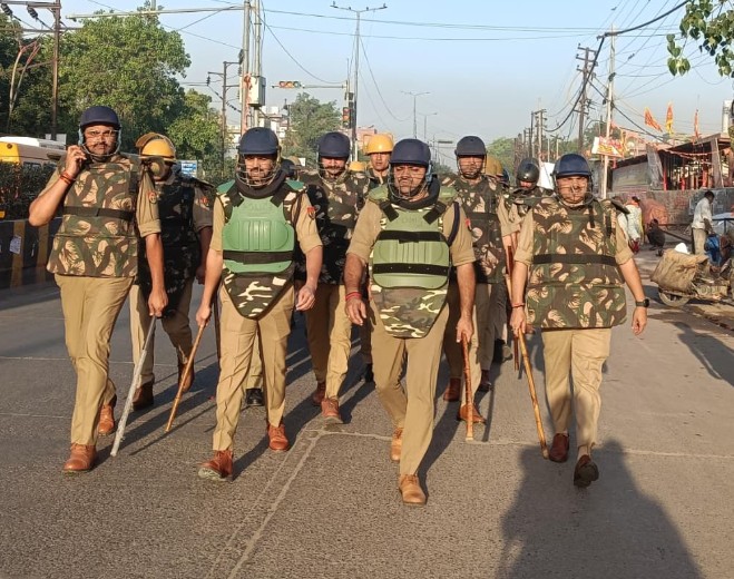 नोएडा में हिंसा के बाद पुलिस हाई अलर्ट पर, 8 मई तक पूरे जिले में धारा 163 लागू, ड्रोन और सीसीटीवी से निगरानी