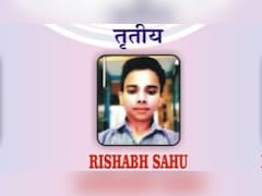 UP Board Result 2026: यूपी बोर्ड 10वीं के 6 टॉपर्स में शामिल अकेला लड़का कौन है? इतने प्रतिशत अंकों के साथ हुआ पास