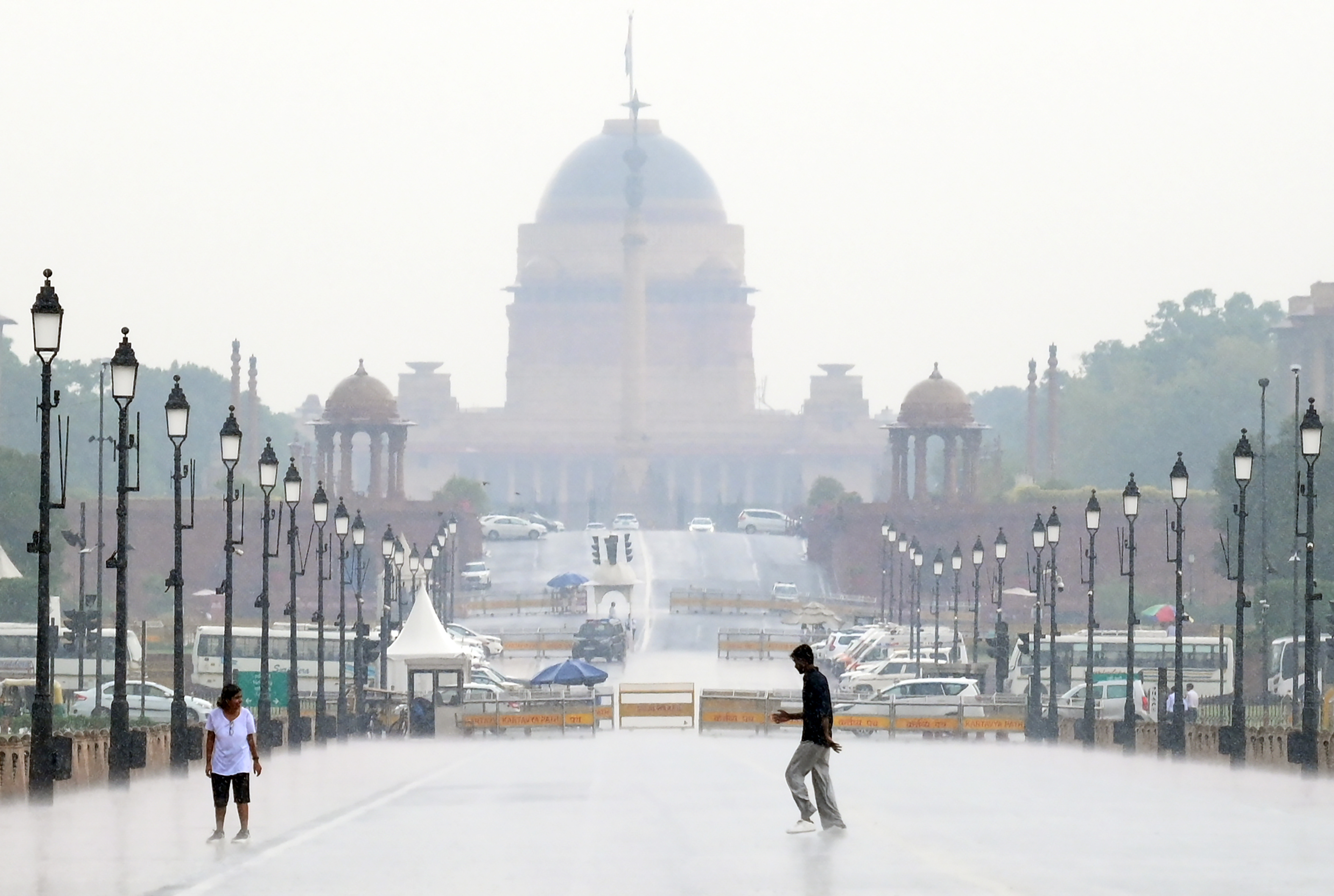 Weather Office Forecasts Rain, Thunderstorms In Delhi-NCR On April 7 And 8