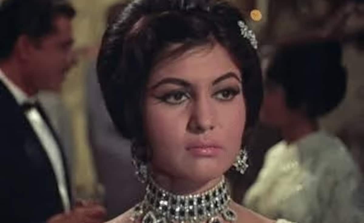 बॉलीवुड की खलनायिका, चाचा ने परिवार को दिया धोखा तो दूसरों के कपड़े धोने पर किया मजबूर, फिर यूं बदली किस्मत