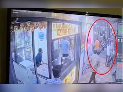 Pune Gang War Firing CCTV: पुणे में सैलून के अंदर 6 हमलावरों ने चलाई अंधाधुंध गोलियां; 2 घायल, 2 गिरफ्तार