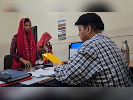 'डीएम साहब सिलेंडर दिला दो...' हाथों में मेहंदी रचाए दो दुल्हन गैस के लिए पहुंच गई कलेक्ट्रेट