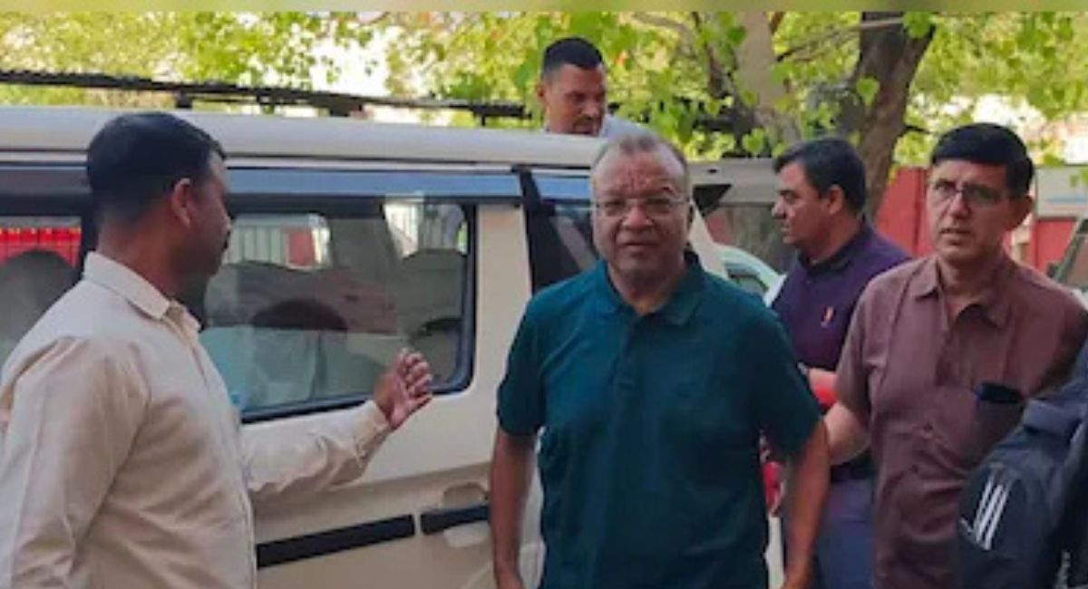 'र‍िटायर्ड IAS सुबोध अग्रवाल को जेल में जान का खतरा', वकील ने स्‍पेशल सेल और सुरक्षा मांगी