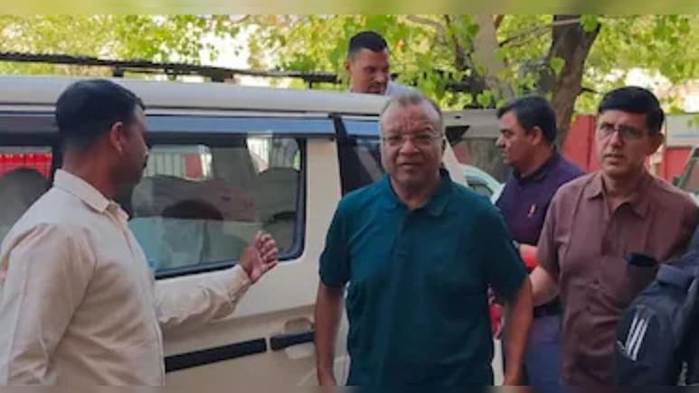 "र&zwj;िटायर्ड IAS सुबोध अग्रवाल को जेल में जान का खतरा", वकील ने स्&zwj;पेशल सेल और सुरक्षा मांगी&nbsp;