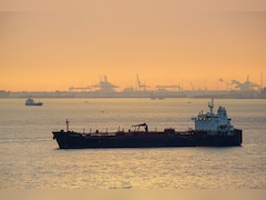 US Investigates Suspicious Oil Trades Made Before Trump's Iran Policy Shifts