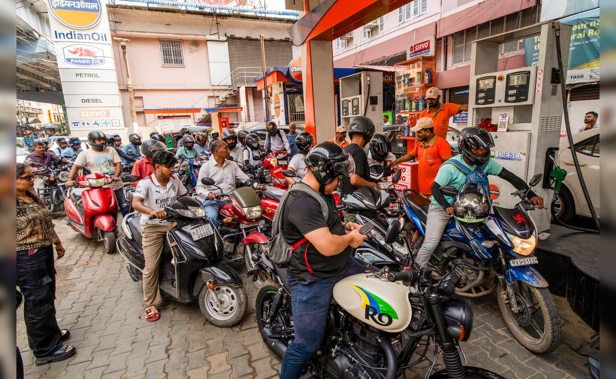 Petrol Diesel Price Today: आज 21 मई को पेट्रोल-डीजल के नए रेट जारी, कहां महंगा और कहां सस्ता? टंकी फुल कराने से पहले चेक करें ताजा भाव