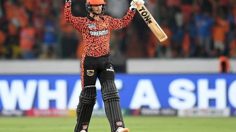 SRH vs DC: अभिषेक शर्मा का 'विराट कारनामा', कोहली के बडे़ रिकॉर्ड की बराबरी, अब नजर बाबर आजम पर टिकी