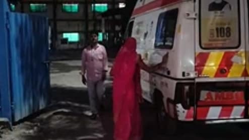Video: घायल युवक की पत्नी से धुलवाई 108 एंबुलेंस, वीडियो वायरल होने पर पायलट-EMT की चली गई नौकरी
