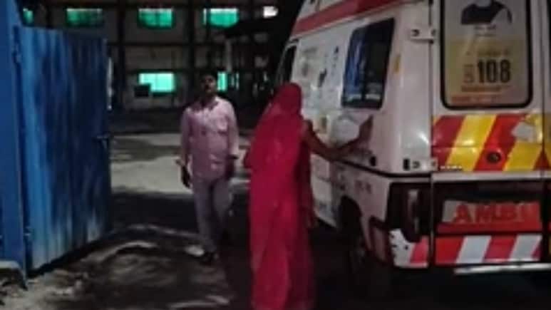 Video: घायल युवक की पत्नी से धुलवाई 108 एंबुलेंस, वीडियो वायरल होने पर पायलट-EMT की चली गई नौकरी