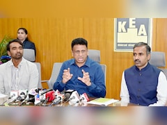 कर्नाटक CET में ‘जनेऊ विवाद’: परीक्षा से पहले पवित्र धागा उतरवाने के आरोप में 3 निजी कॉलेज कर्मी निलंबित